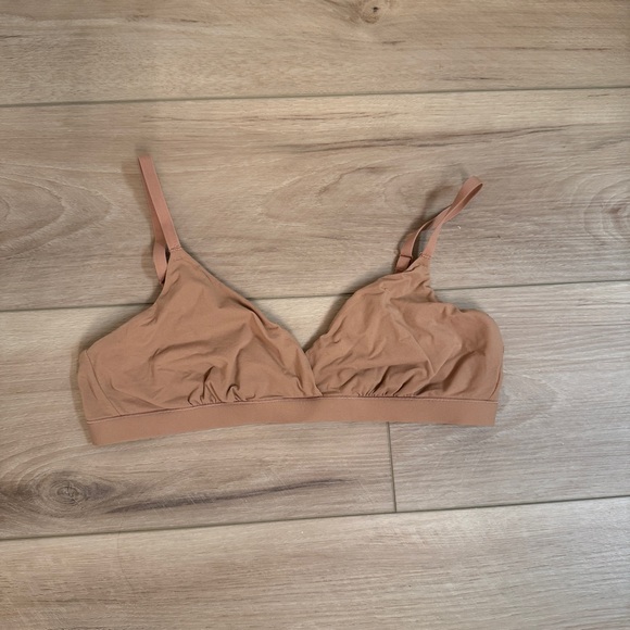 Skims| EUC Fits Everybody Triangle Bralette in Size Medium - Picture 3 of 5